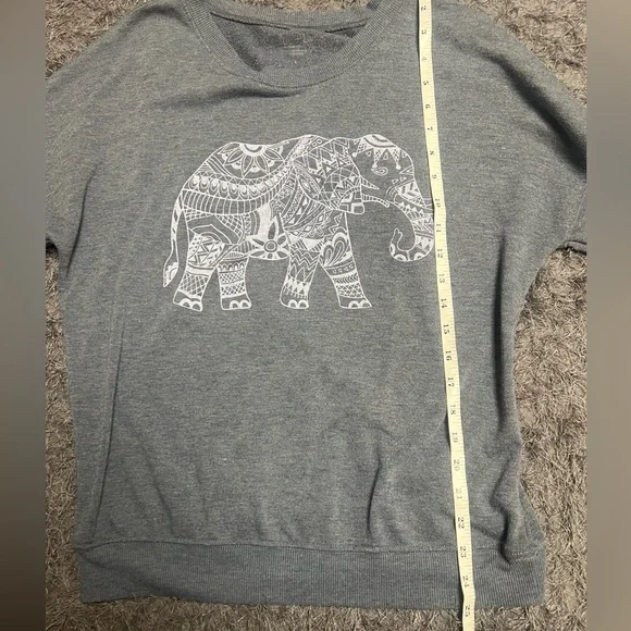 Y2k Blue Elephant Crewneck! - Picture 12 of 13